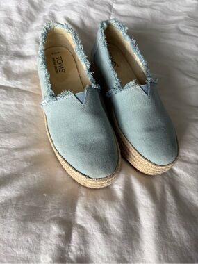 TOMS Valencia Platform Slip On Womens Pastel Blue Fray Denim Espadrilles